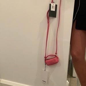 Pink Jacquemus bag w/ tags on it